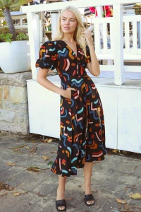 Midi šaty - abstraktní vzor