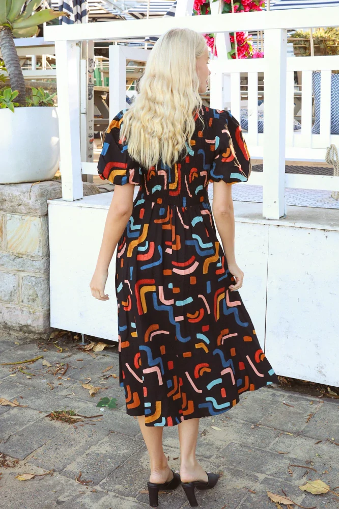 Midi šaty - abstraktní vzor